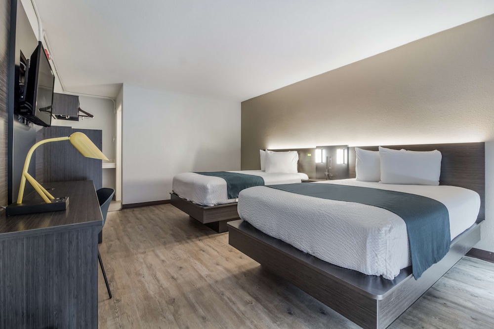 Deluxe Room, 2 Double Beds, Accessible, Non Smoking photo 2