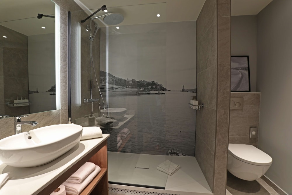 Premium Room - Photo 15