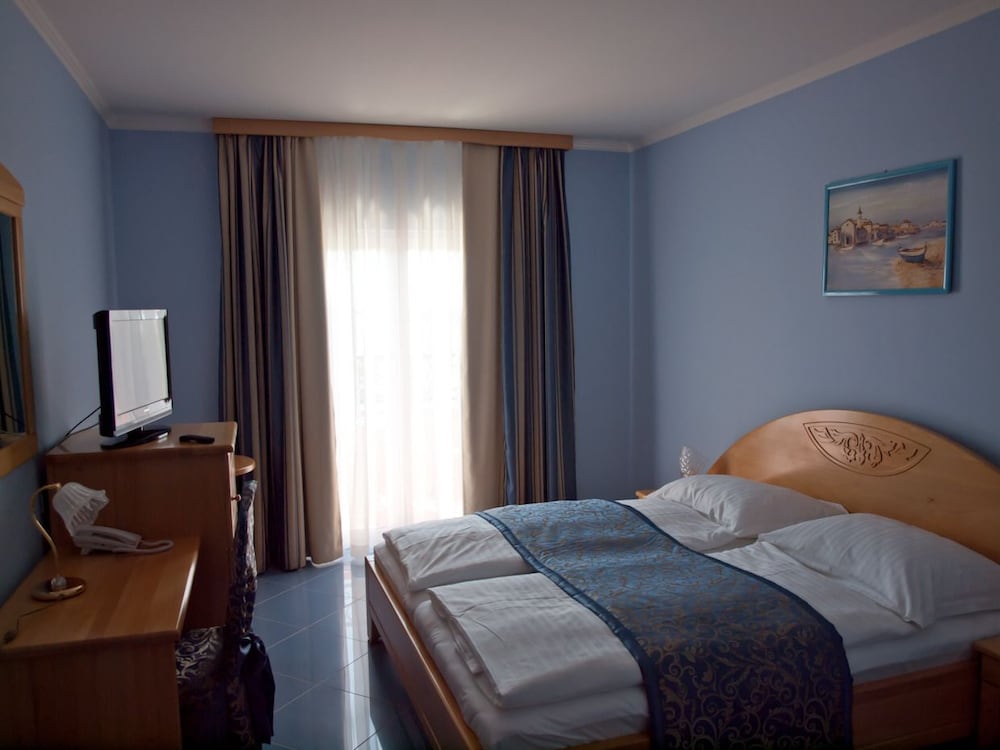 Standard Double Room, Park View - Photo 9