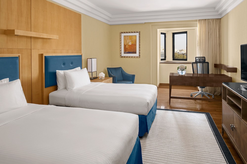 Classic Room, 2 Twin Beds, Smoking (Club Floor)