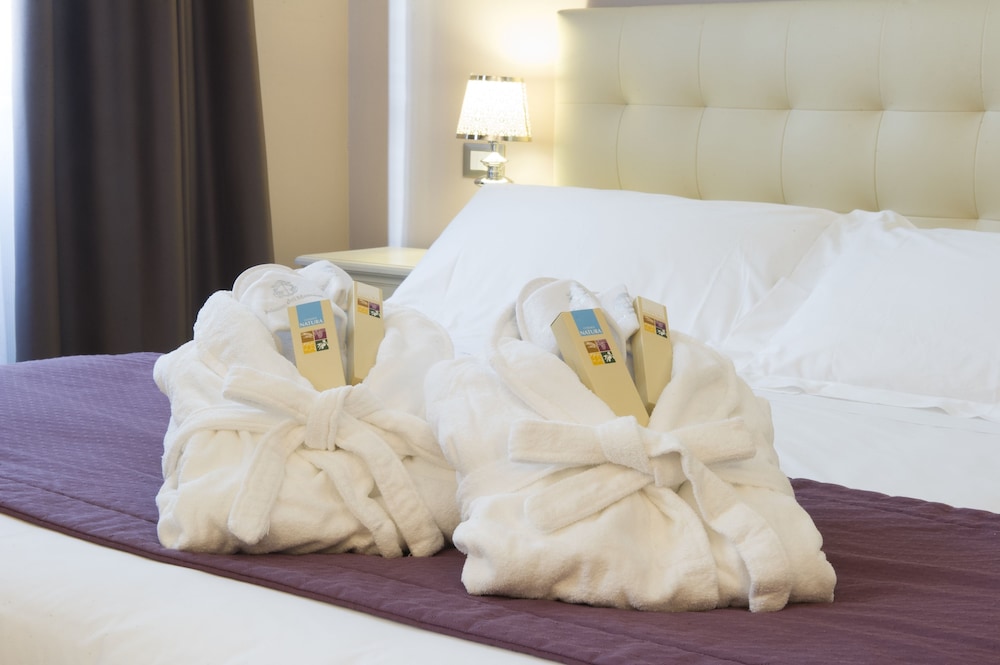 Deluxe Double Room (Spa Access) - Photo 4