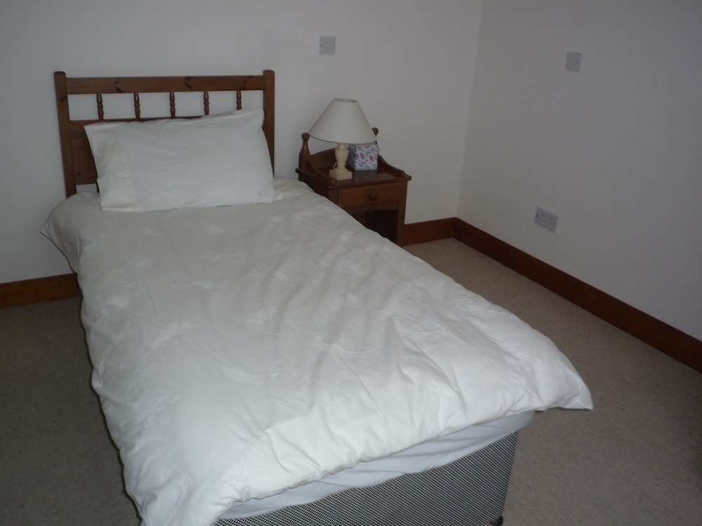 House, 5 Bedrooms, 2 Bathrooms, Sea Facing photo 3