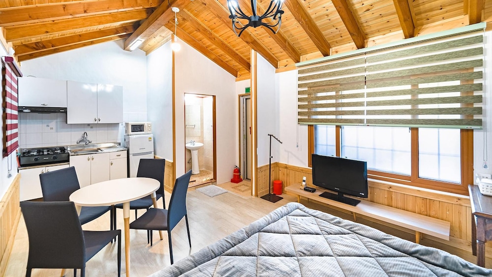 Basic Room, 1 Bedroom (102(PET)) - Photo 9