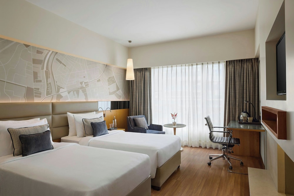 Room, 2 Twin Beds, Smoking, City View