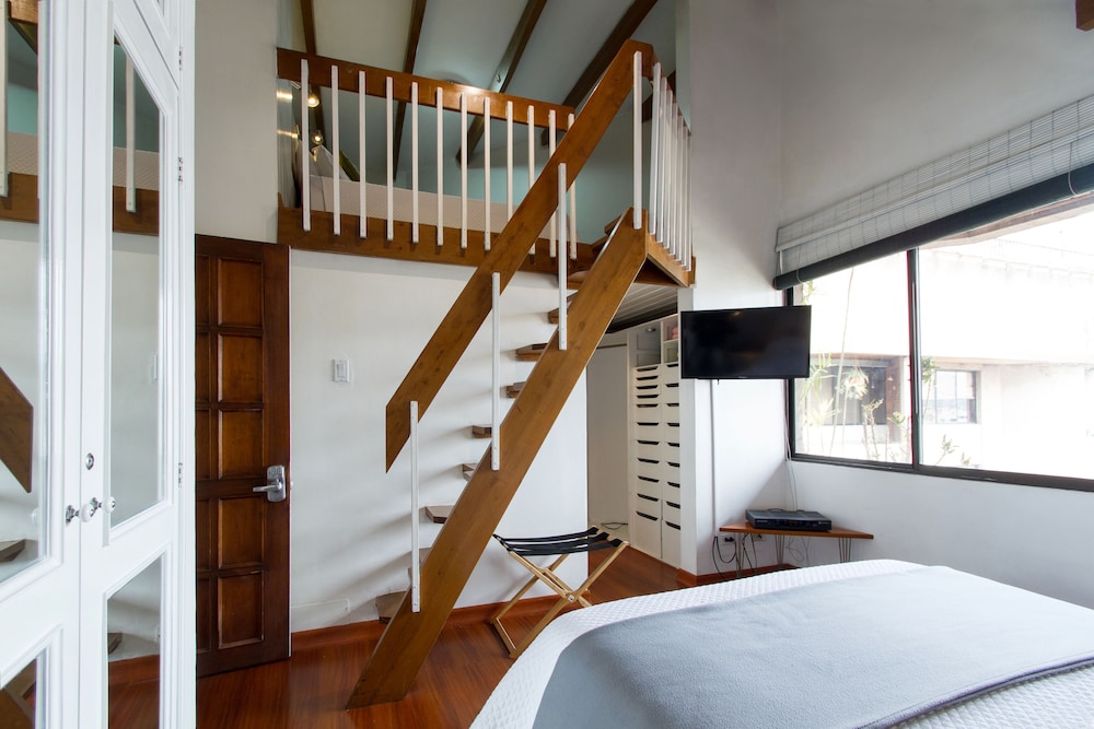 Deluxe Duplex, Multiple Beds, Non Smoking photo 3