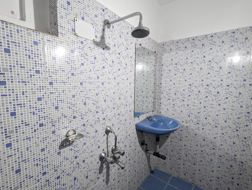 Deluxe Double Room, 1 Bedroom, Private Bathroom photo 3