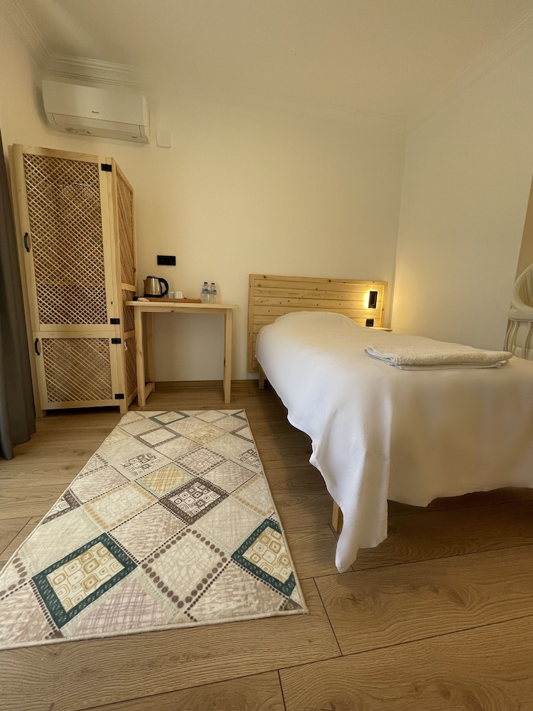Standard Triple Room - Photo 26