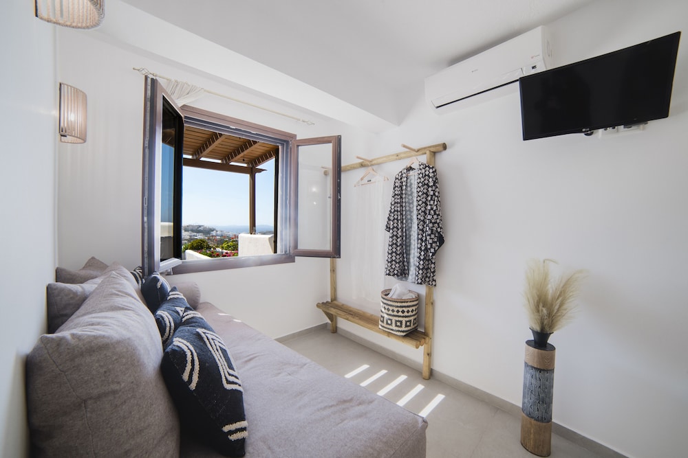 Deluxe Studio Suite, Sea View photo 2