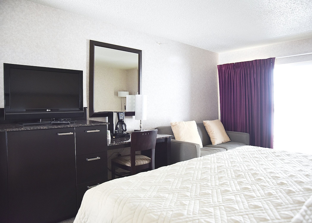 Elite Room, 1 King Bed, River View, Mountainside photo 2