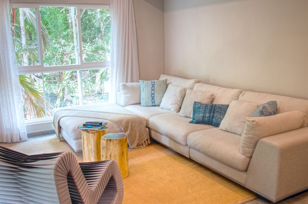 2 Bedroom Residence Rainforest View photo 2