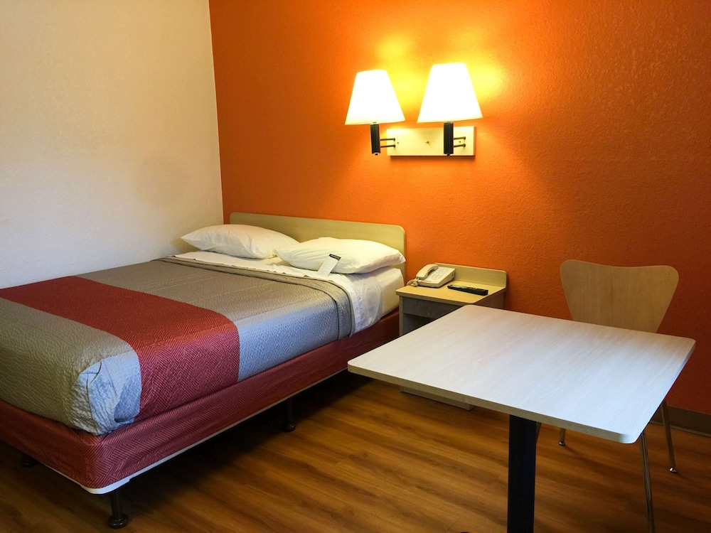 Standard Room, 1 Double Bed, Accessible, Non Smoking photo 2