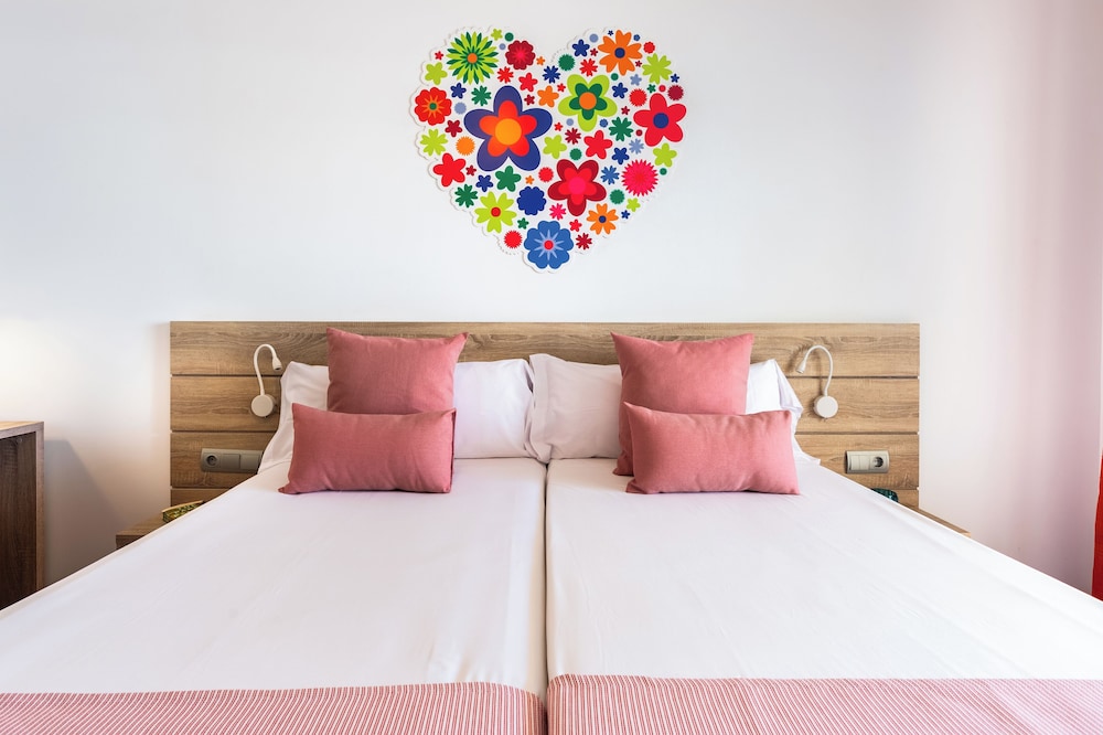 Twin Room - Photo 2