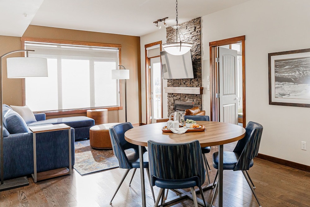 Two Bedroom Family Suite - Photo 10