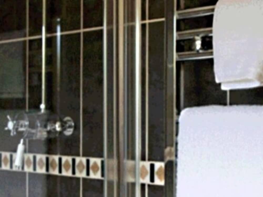Standard Double Room, Ensuite photo 3