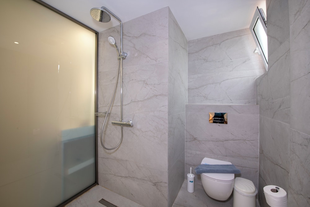 Superior Double Room, Partial Ocean View - Photo 8