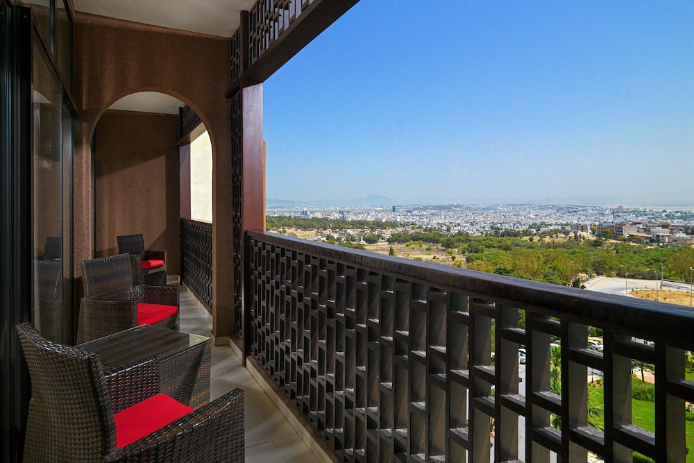 Deluxe Room, 1 King Bed, Balcony - Photo 2