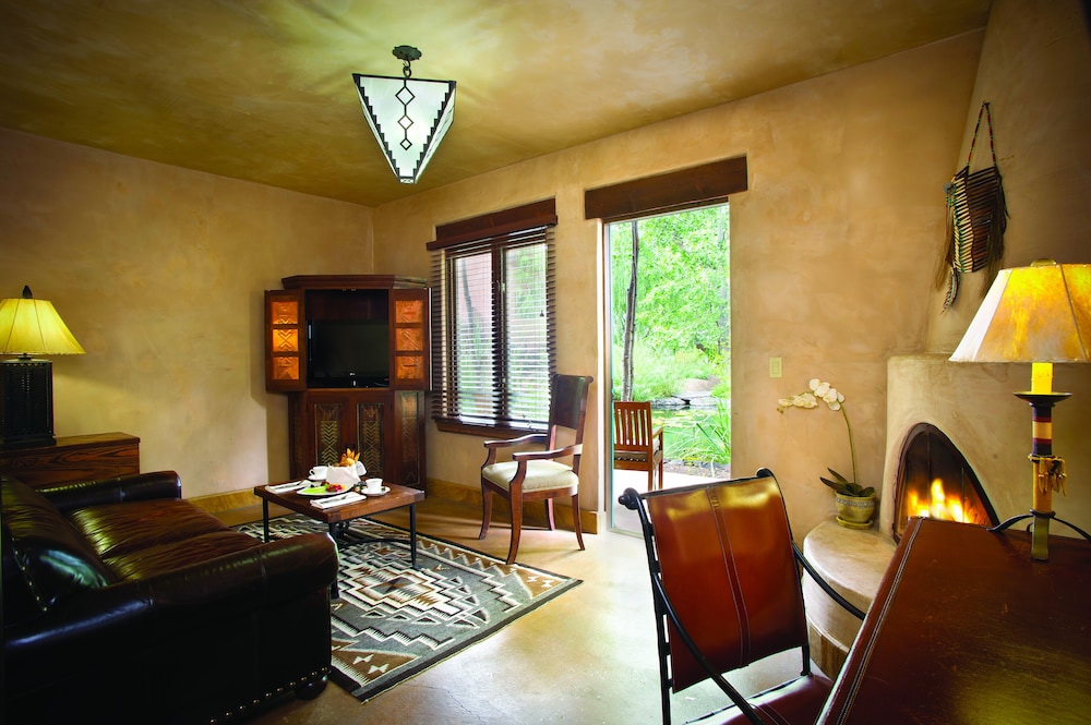 Suite, 1 King Bed, Courtyard View (Native American Suite) photo 1