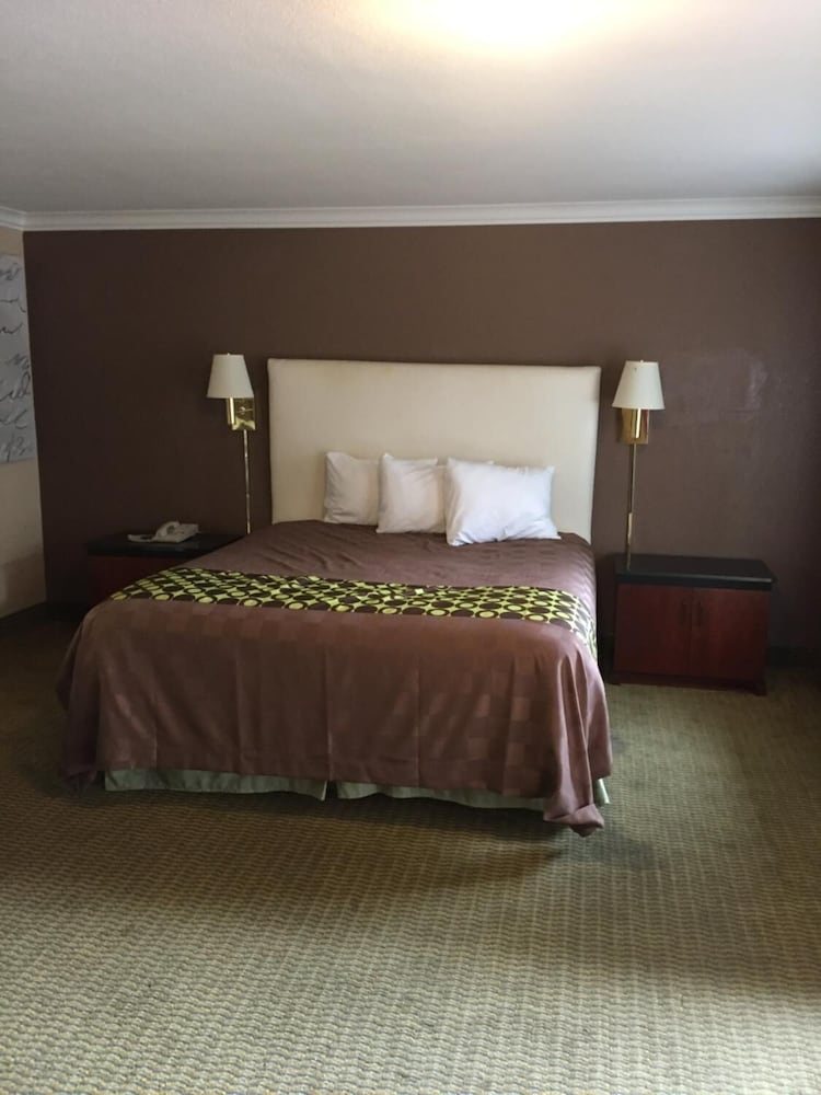 Deluxe Room, Hot Tub photo 1