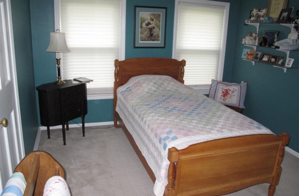 Basic Suite, 2 Bedrooms, Private Bathroom, Partial Lake View photo 3
