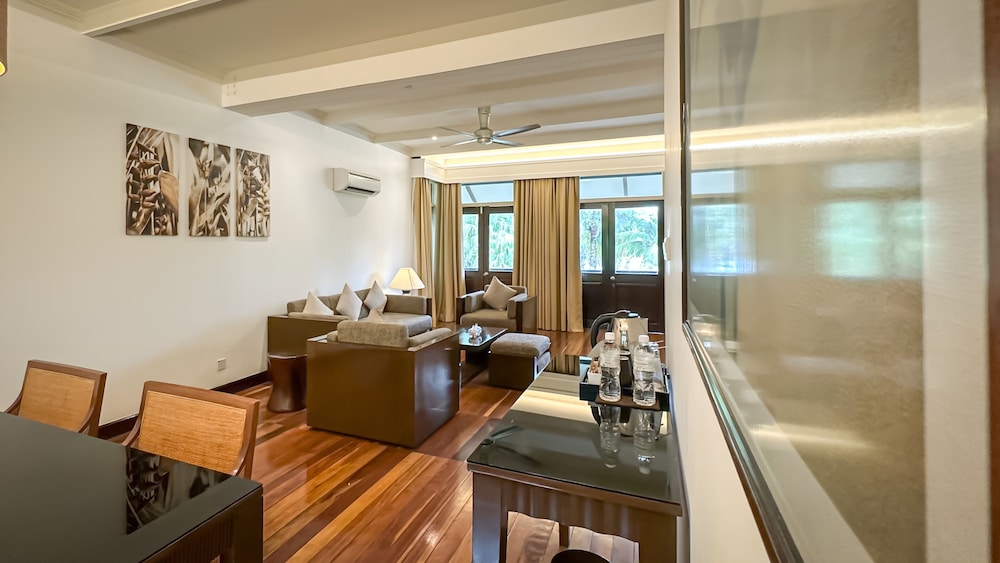 One Bedroom Garden View Suite - Photo 6