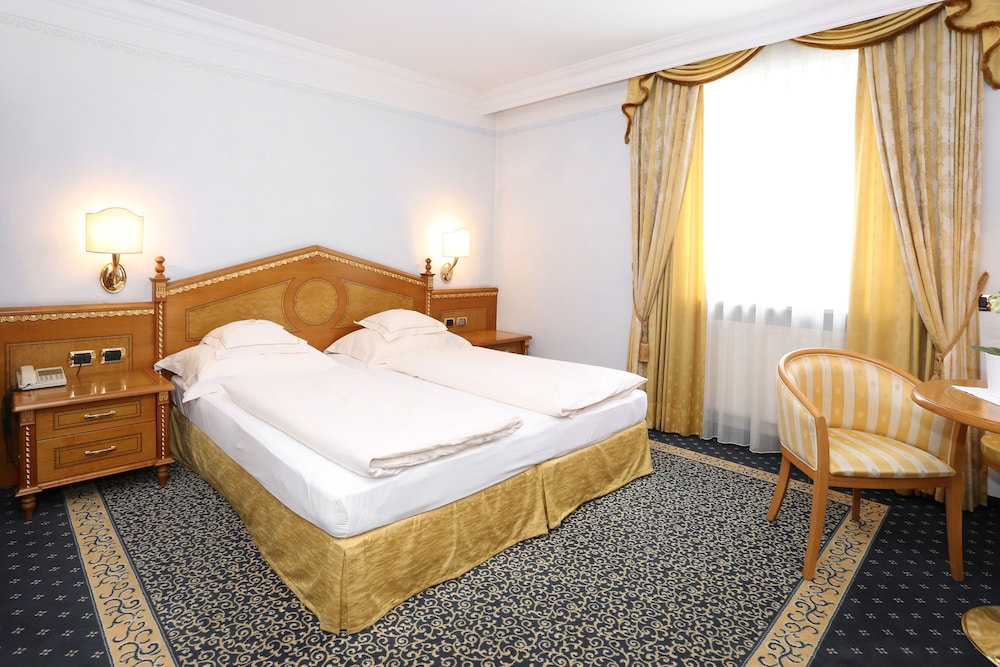 Superior Double Room, 1 Bedroom, Refrigerator photo 3