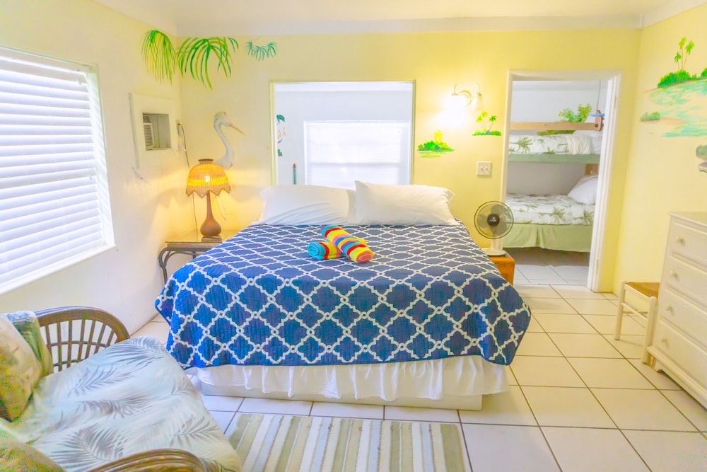 Comfort Duplex, Kitchenette, Beachside photo 1