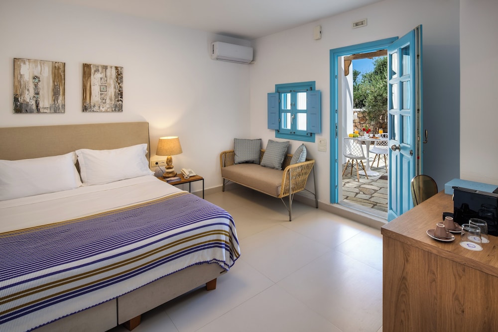 Superior Room with outdoor Hot Tub and Garden View - Photo 4