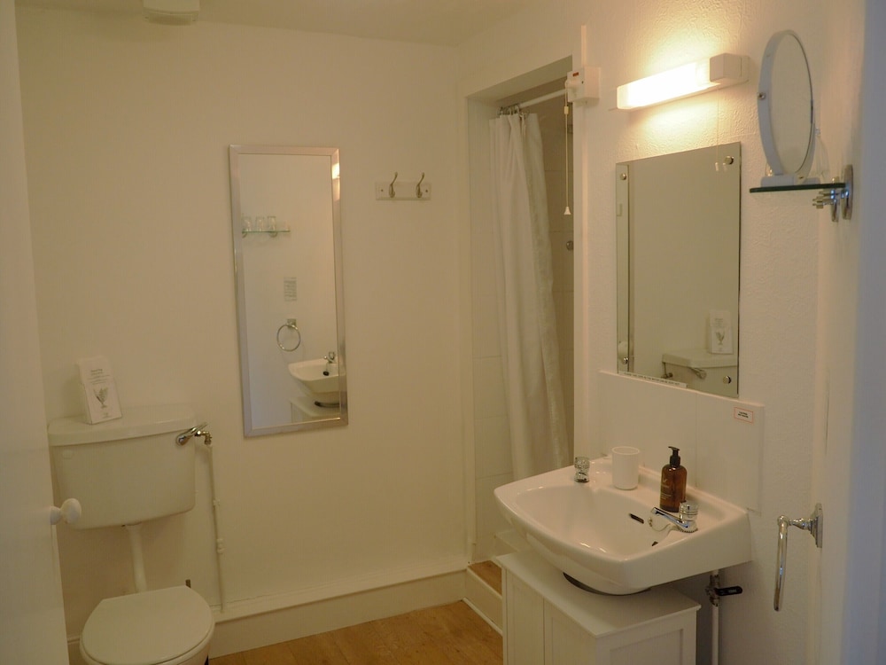 Classic Suite, Ensuite (Second Floor) photo 3