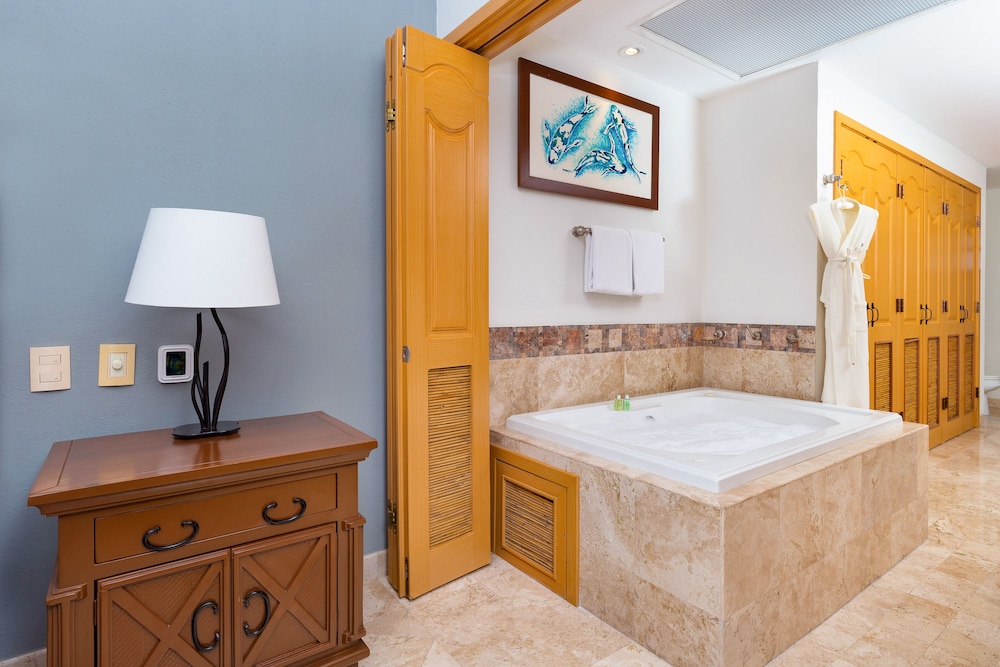 One Bedroom Suite - Photo 2