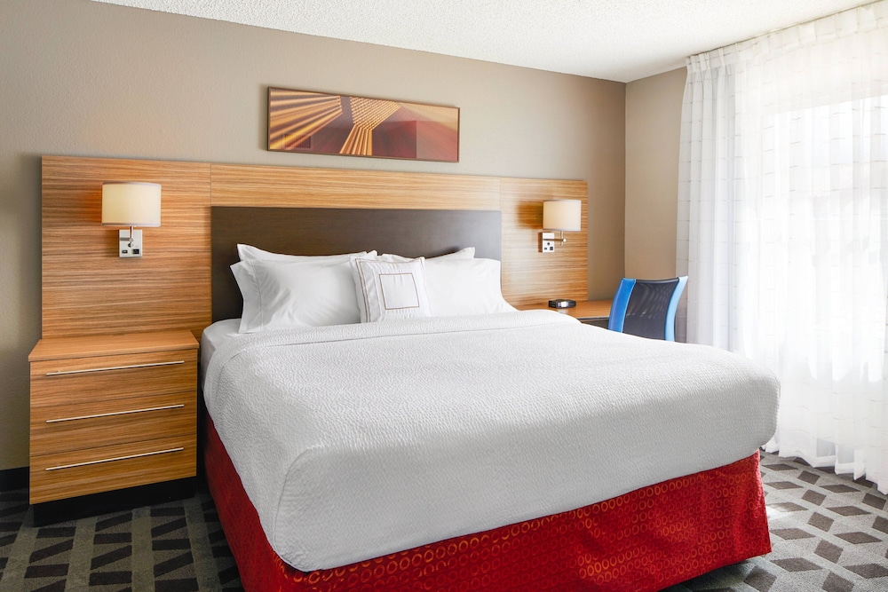 Suite, 1 Queen Bed with Sofa bed - Photo 4