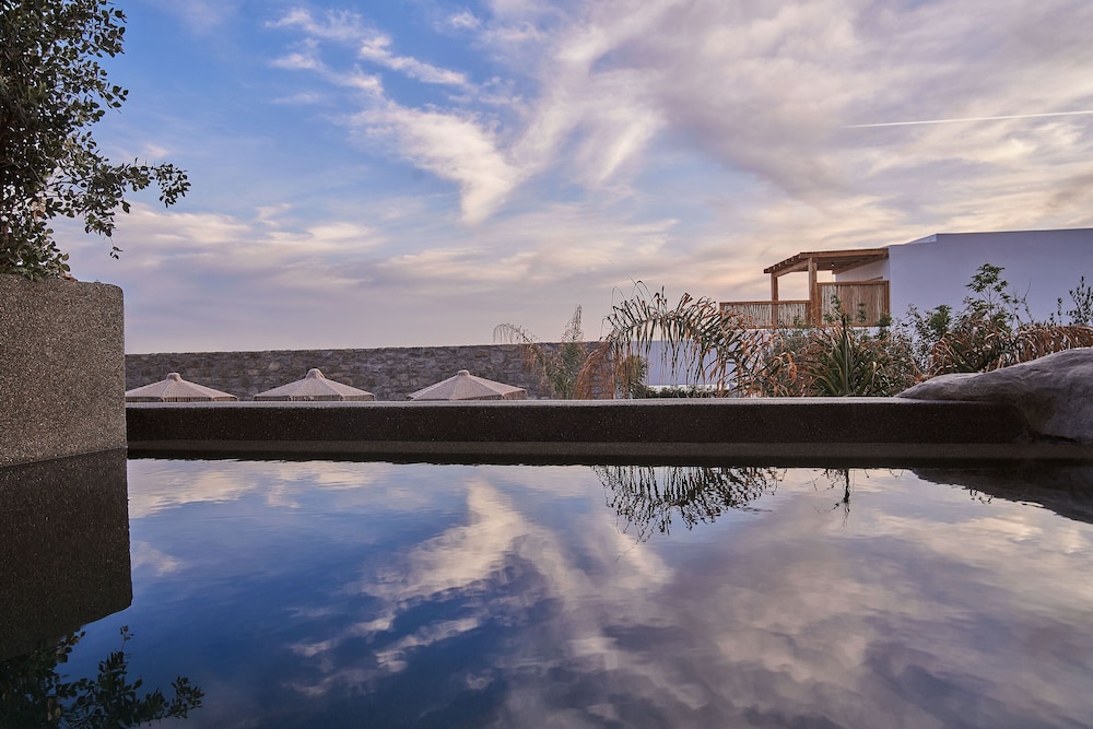 Delos Sea View Suite with Hot Tub - Photo 2