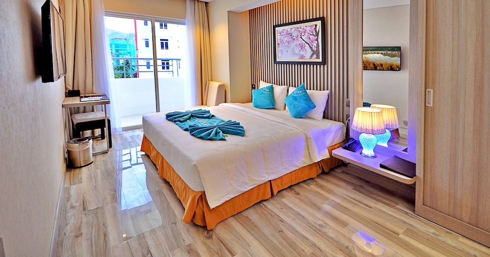 Deluxe Double Room, City View