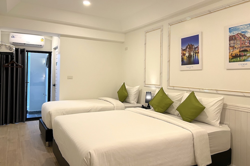 Deluxe Triple Room photo 2
