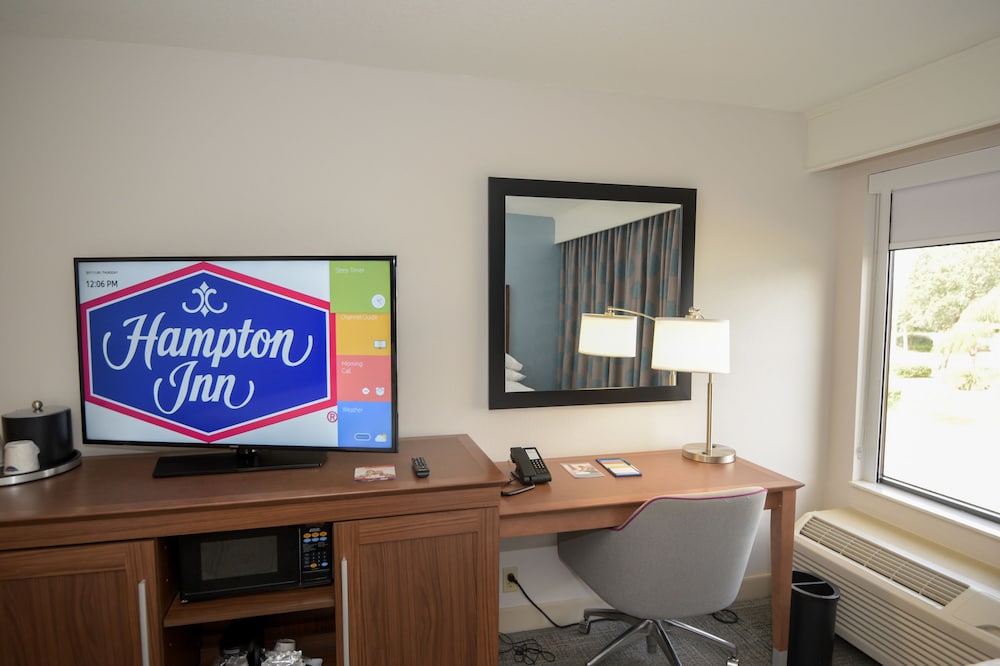 Room, 2 Queen Beds, Refrigerator & Microwave - Photo 3