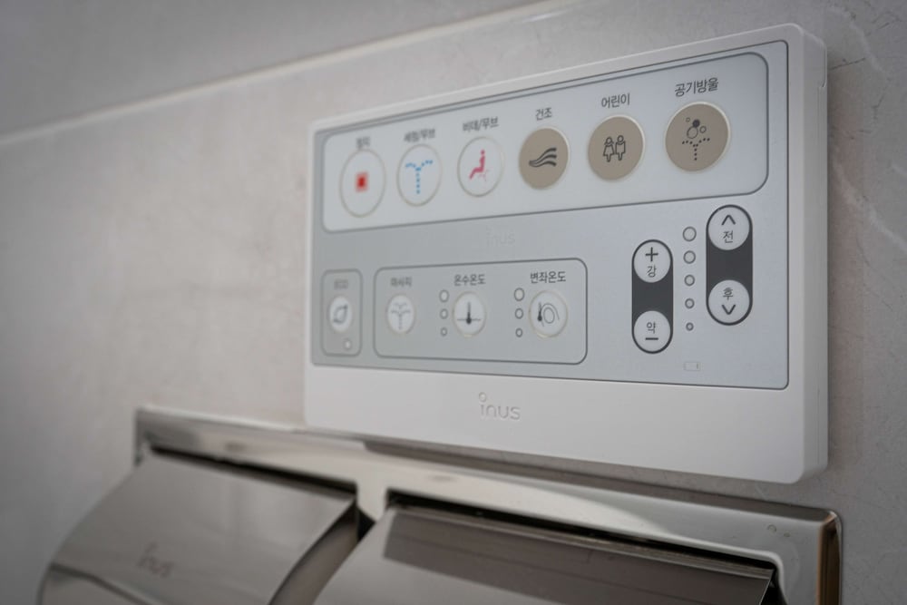 Standard Room, Multiple Beds, Non Smoking, Refrigerator & Microwave - Photo 11