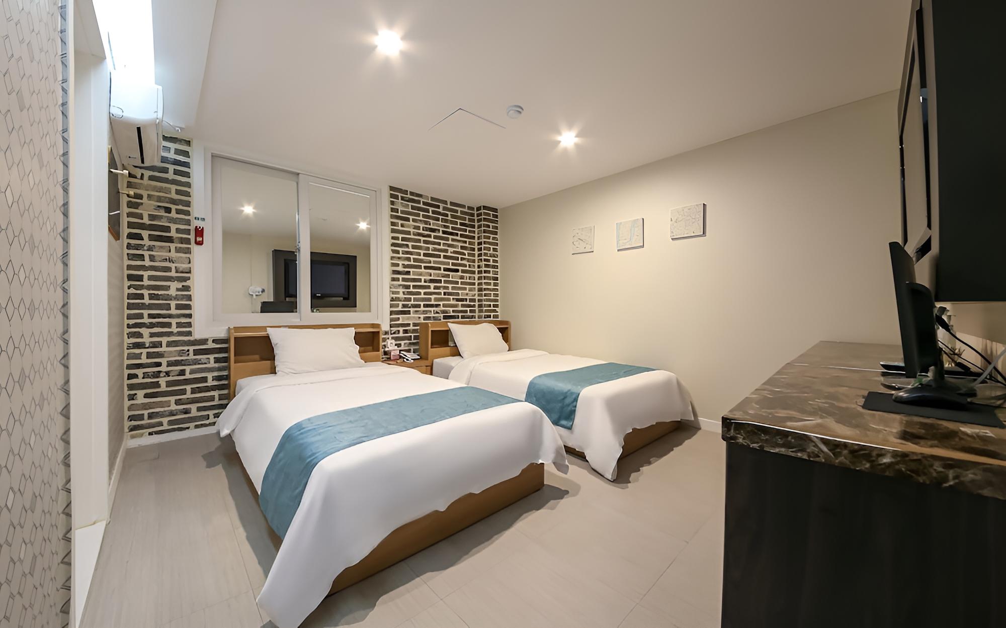 Room (Twin) photo 3