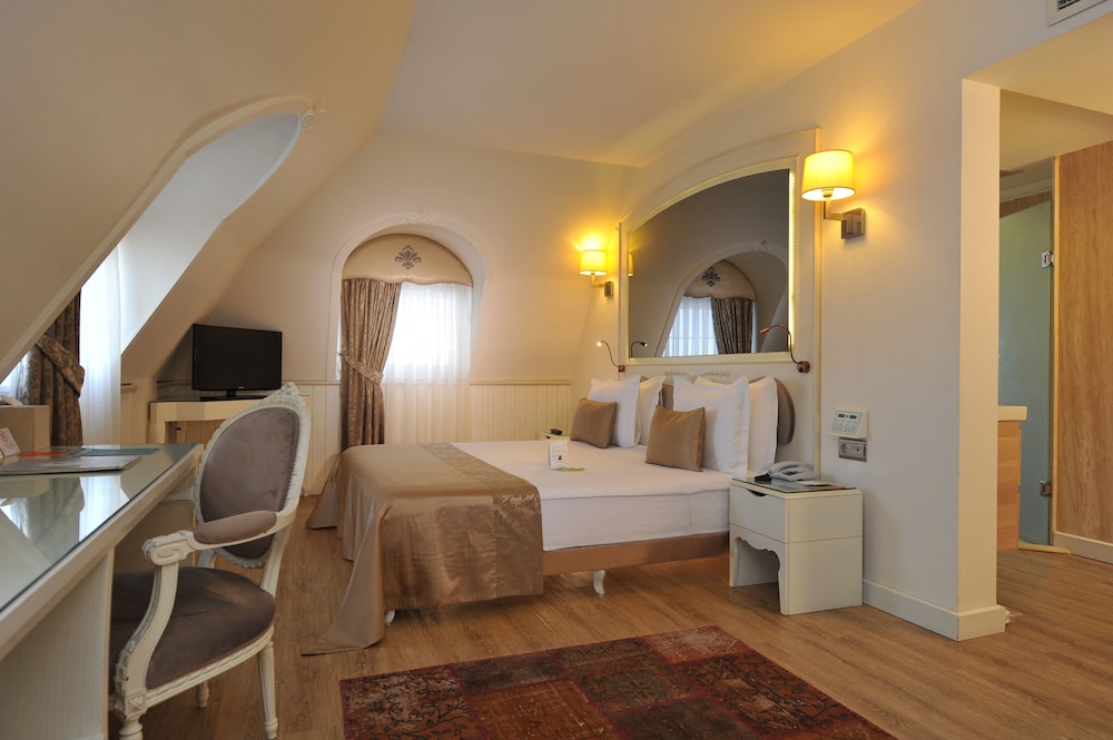 Deluxe Room, 1 Queen Bed