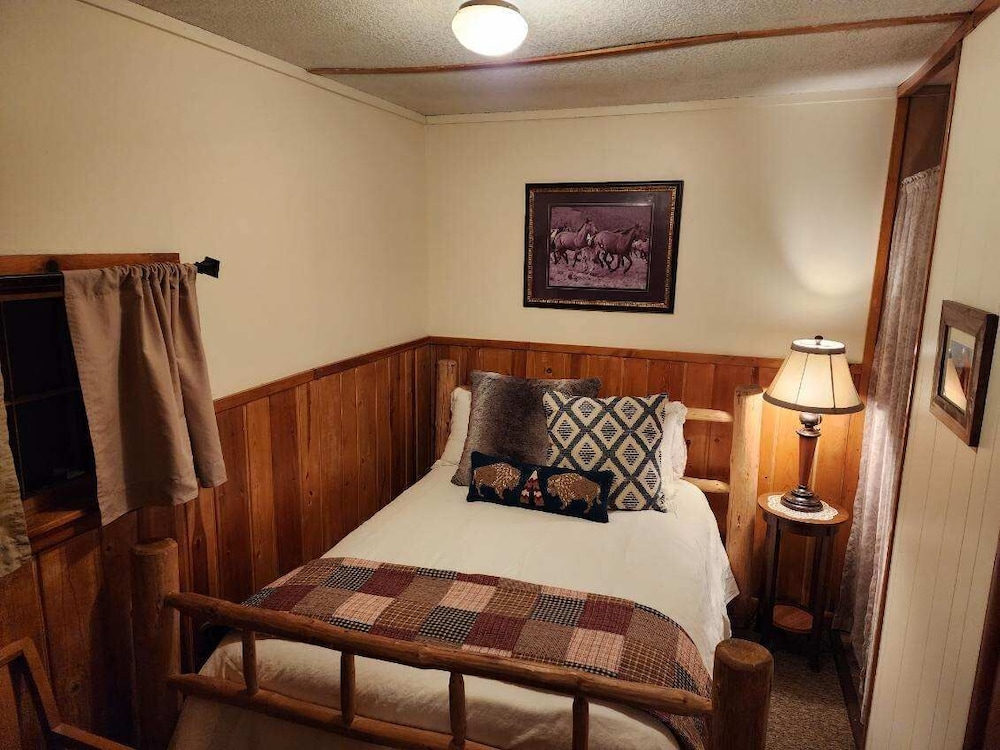 Traditional Cabin photo 3