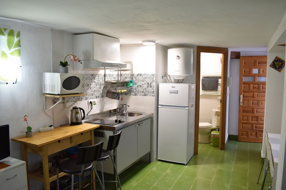 Economy Studio, 1 Double Bed with Sofa bed, Terrace, Courtyard View - Photo 4
