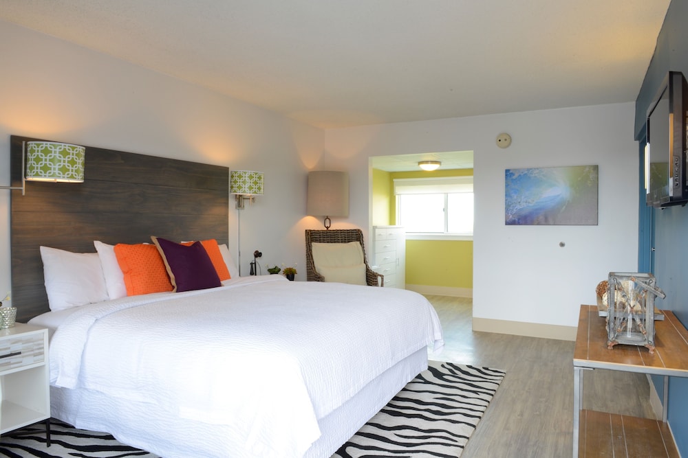Beach House Dewey King Bed Suite photo 1