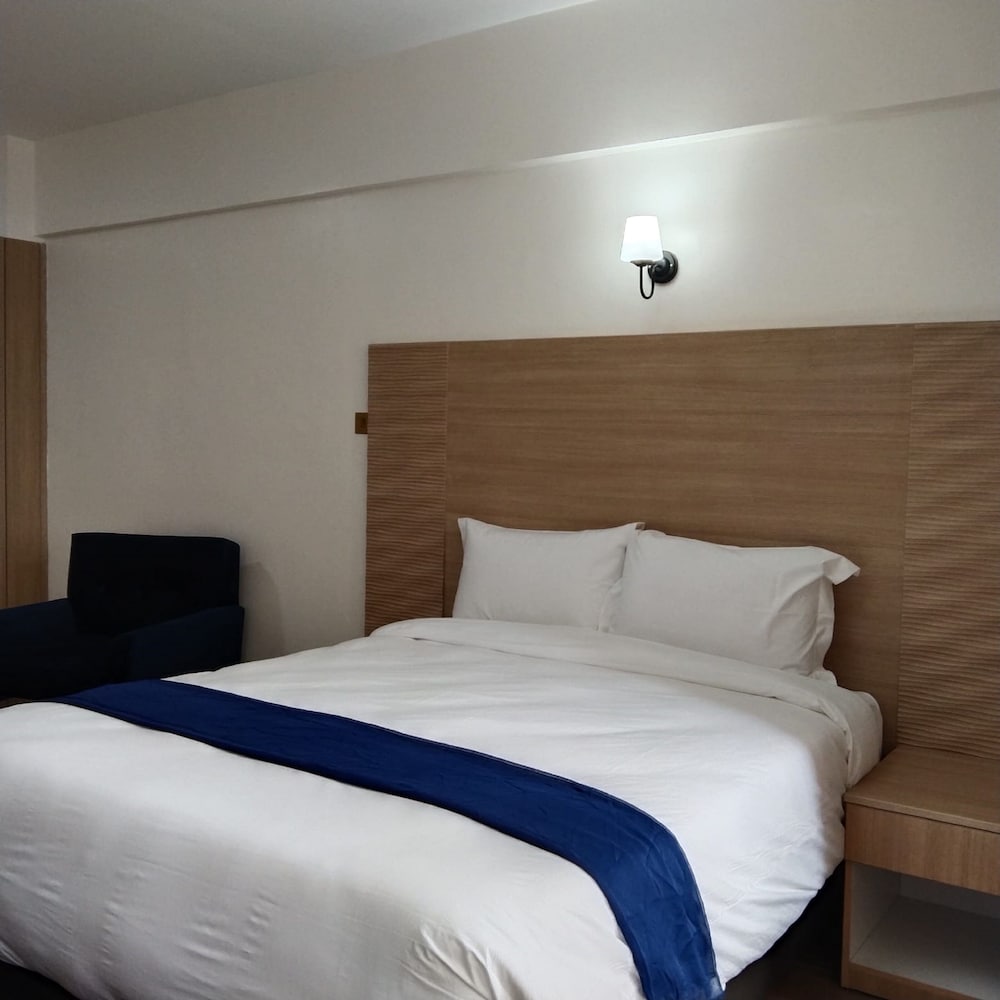 Hays Suites Hotel — photo 97