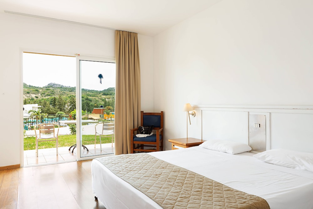 Double or Twin Room with Garden View - Pool View photo 1