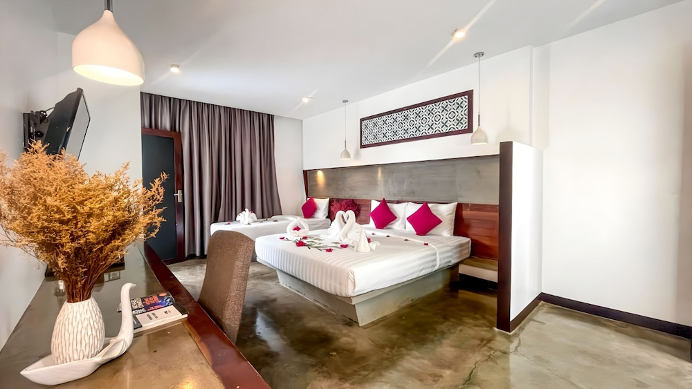 Family Suite Pool View with Balcony and Bathtub