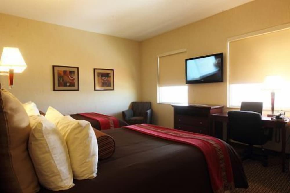 Standard Room, 2 Queen Beds photo 1