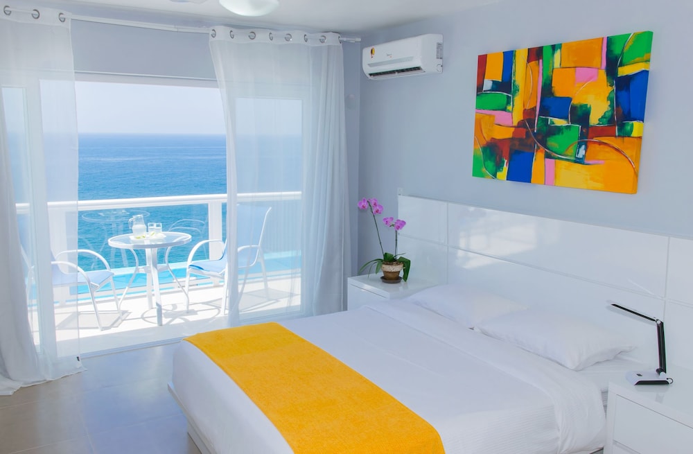 Superior Suite, 1 Queen Bed, Balcony, Ocean View photo 3