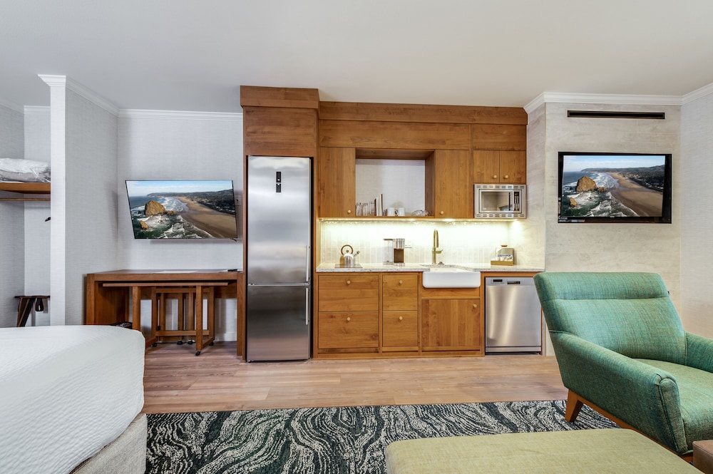 Off-Site Pacific Suites 2 King Beds (pet friendly) photo 3