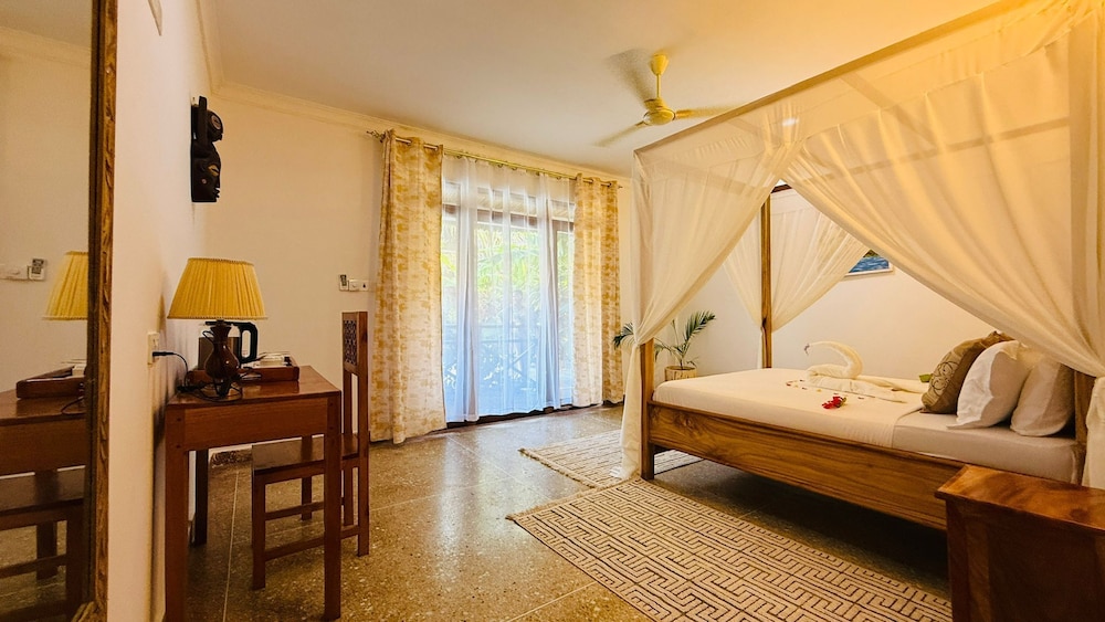 Double Room, Balcony, Partial Ocean View
