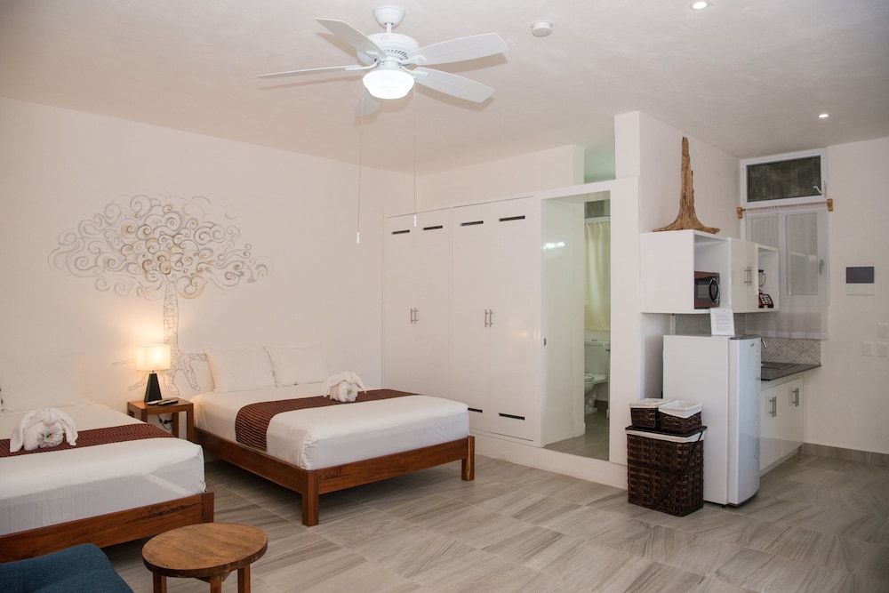 Eco Luxury Queen Suite - Infinity pool 9
