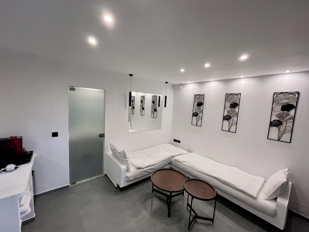 Executive Quadruple Room, Courtyard View photo 3