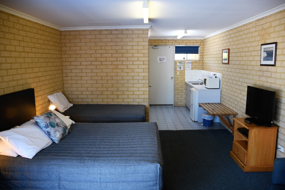 Upstairs Studio Unit photo 2